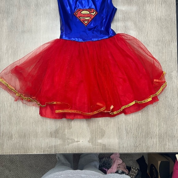 🩷 3/$20 Supergirl dress size 6 little girls, red tutu skirt dress ((missing cape - Picture 9 of 10